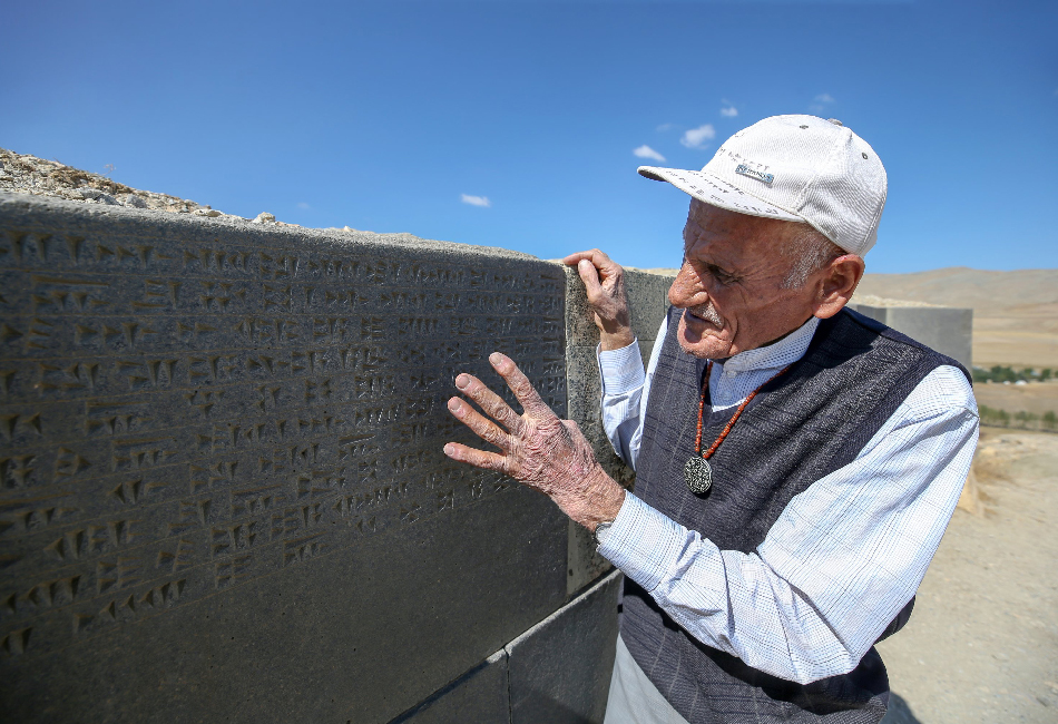 <br />
<b>Notice</b>:  Undefined property: stdClass::$title in <b>/home/orhan/public_html/templates/get_albums.php</b> on line <b>52</b><br />
